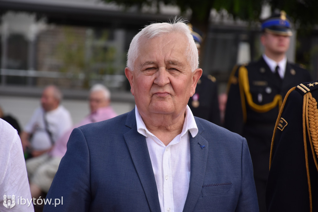 KONIEC służby Polsce Ludowej. Strażacy mają nowy sztandar
