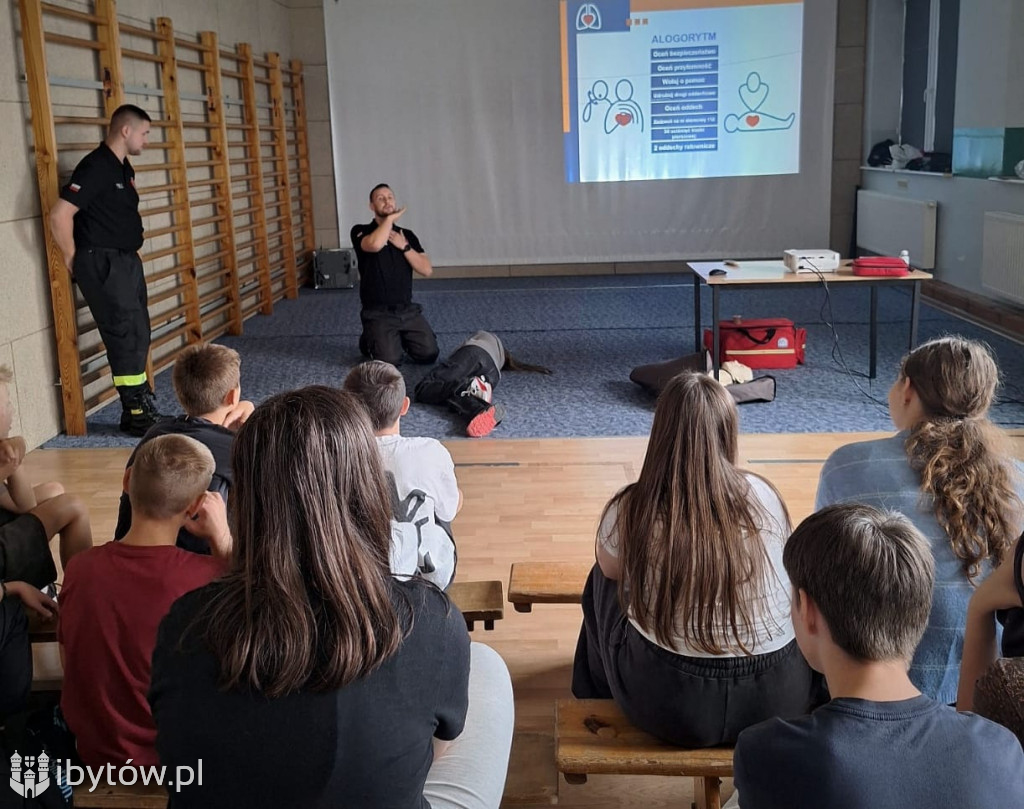 AKTYWNI STRAŻACY. Edukacja i szkolenie w OSP Tuchomie