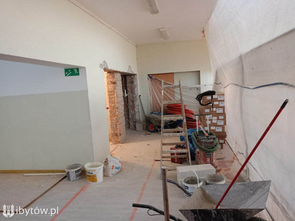 WRÓCIŁO ZDALNE NAUCZANIE w bytowskim LO. Przyczyna to remont toalet