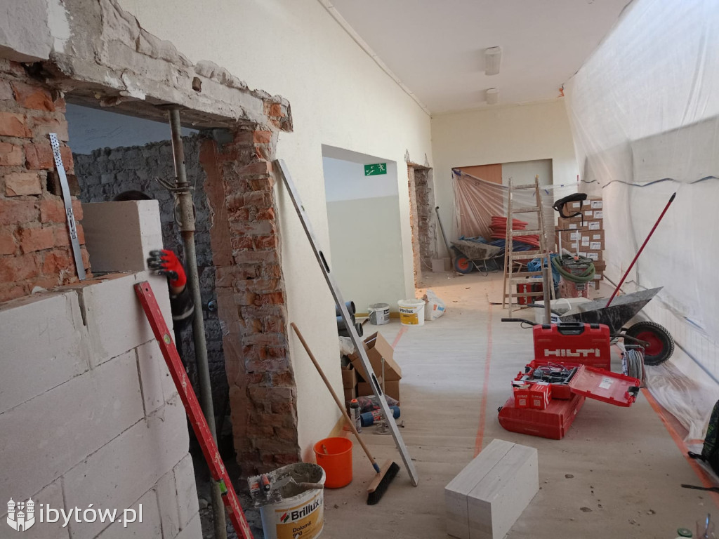 WRÓCIŁO ZDALNE NAUCZANIE w bytowskim LO. Przyczyna to remont toalet