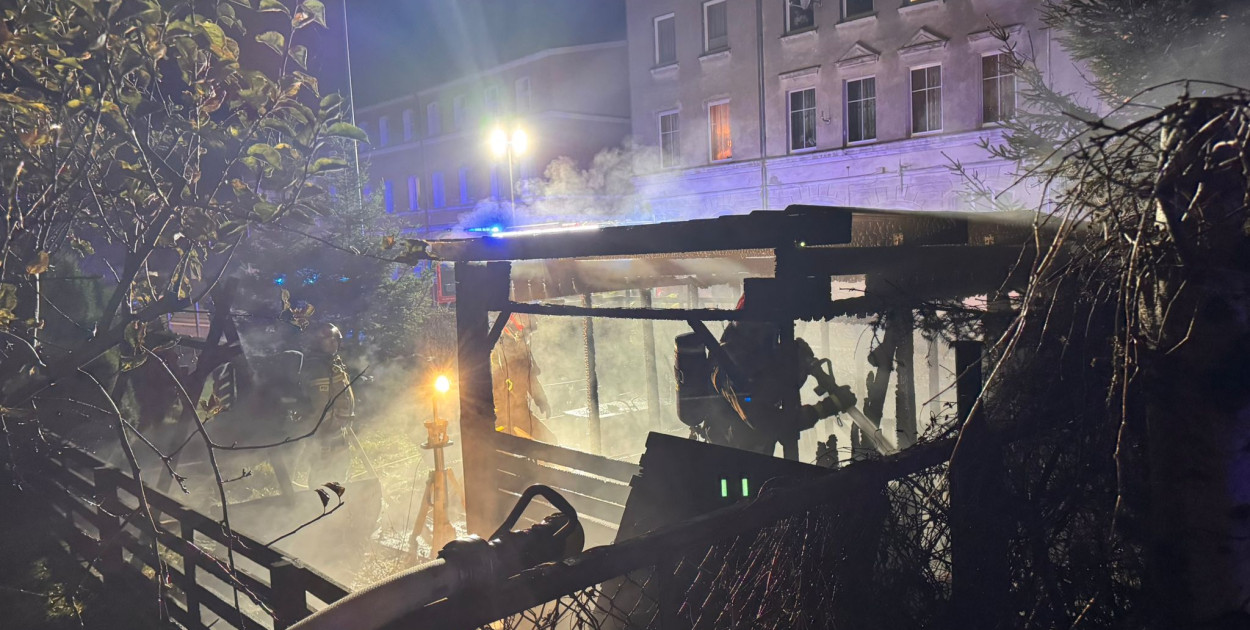 Wieczorny POŻAR na ulicy Prostej w Bytowie