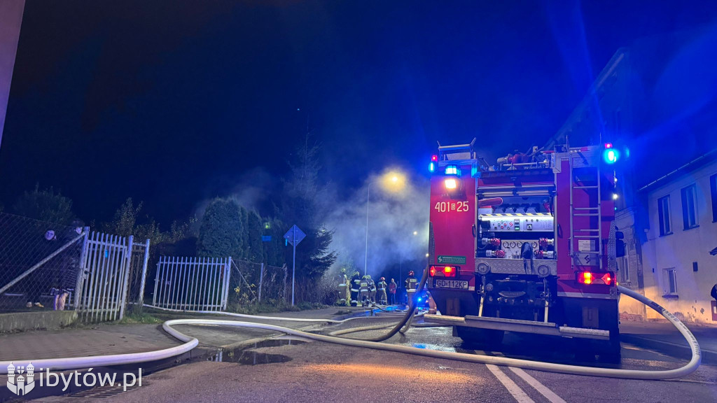 Wieczorny POŻAR na ulicy Prostej w Bytowie