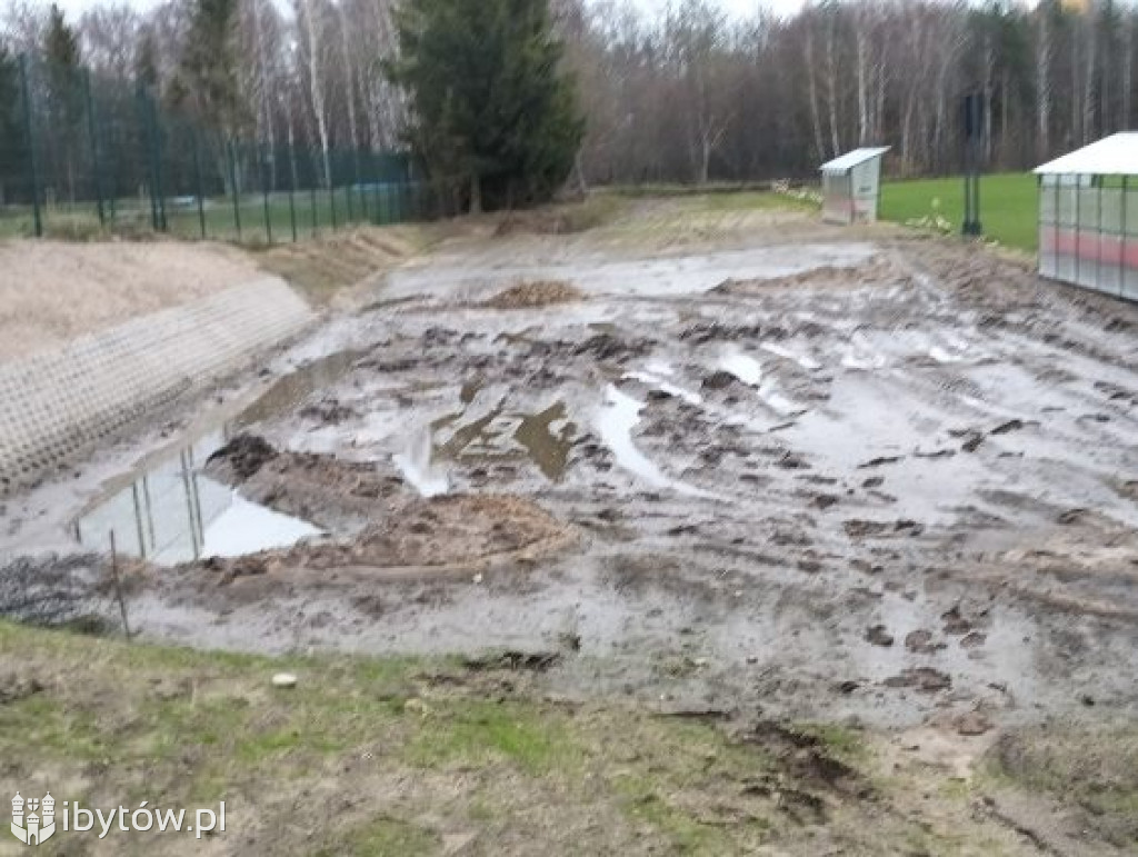 BŁOTNISTE BOISKO w Kołczygłowach