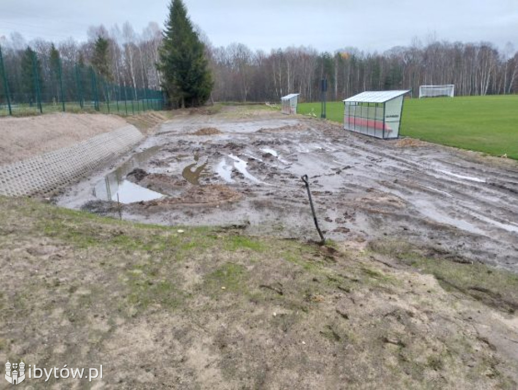 BŁOTNISTE BOISKO w Kołczygłowach