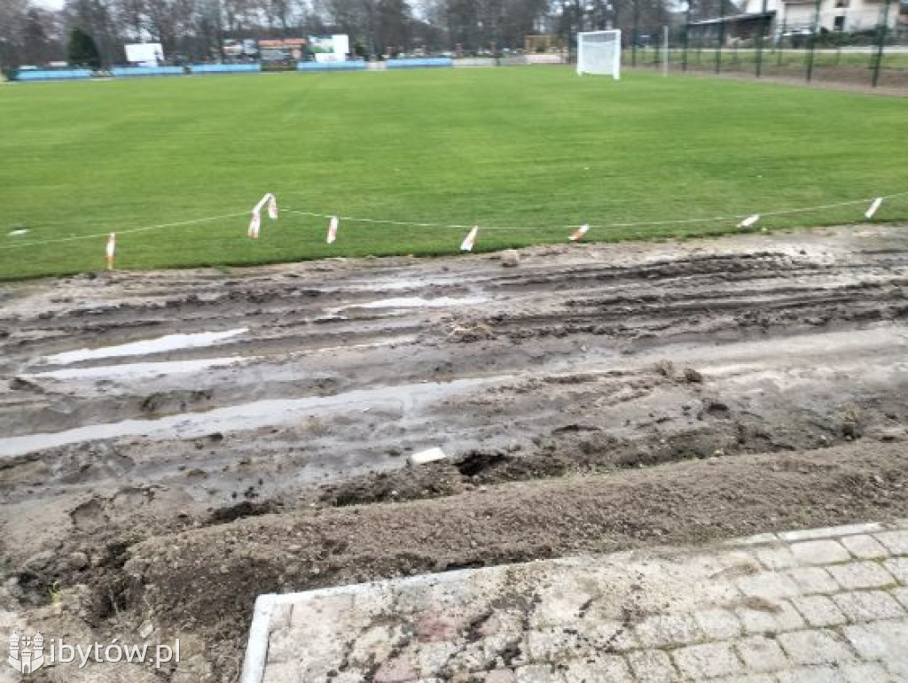 BŁOTNISTE BOISKO w Kołczygłowach