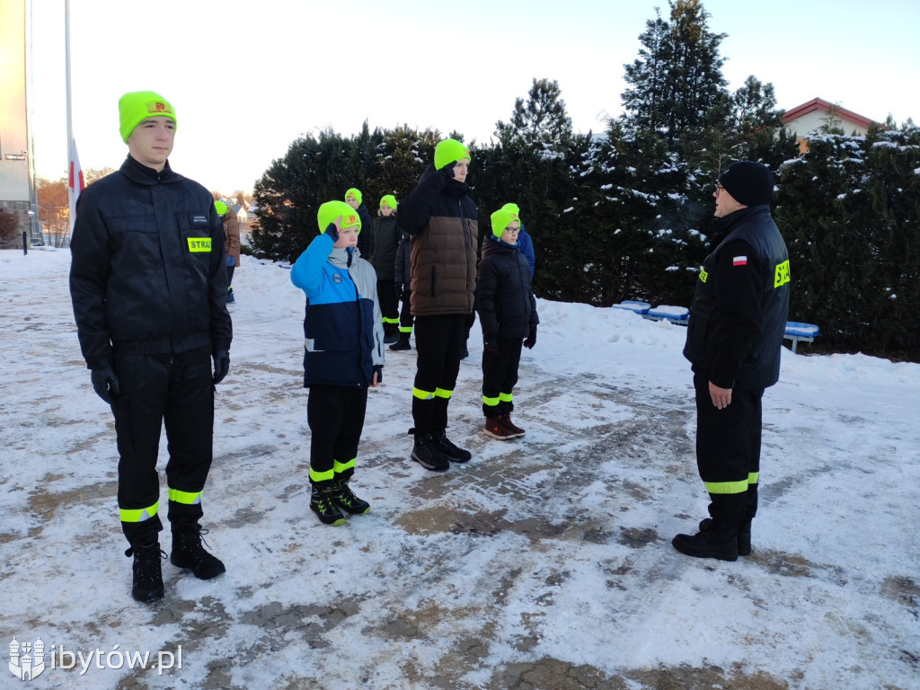 ​Nocne alarmy i służba na lotnisku. OSP hartuje młodych strażaków