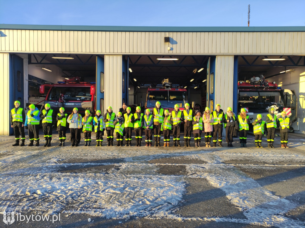 ​Nocne alarmy i służba na lotnisku. OSP hartuje młodych strażaków