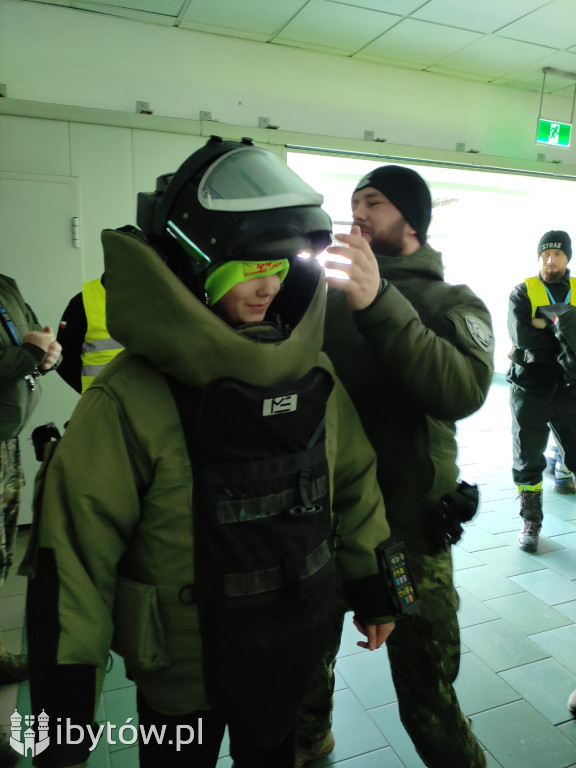 ​Nocne alarmy i służba na lotnisku. OSP hartuje młodych strażaków