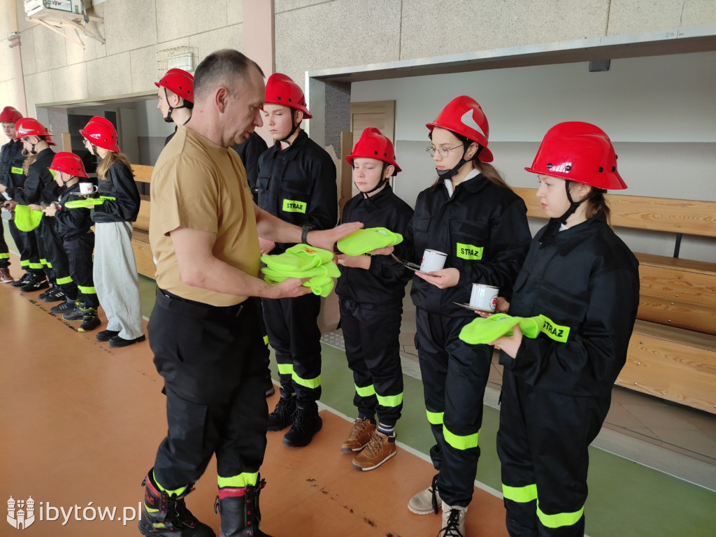 ​Nocne alarmy i służba na lotnisku. OSP hartuje młodych strażaków