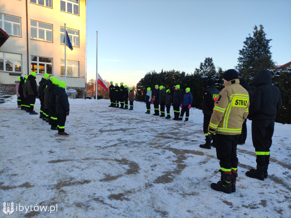 ​Nocne alarmy i służba na lotnisku. OSP hartuje młodych strażaków