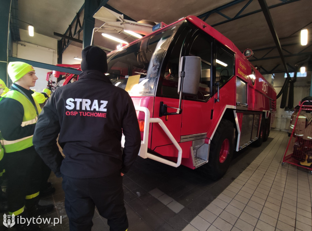 ​Nocne alarmy i służba na lotnisku. OSP hartuje młodych strażaków
