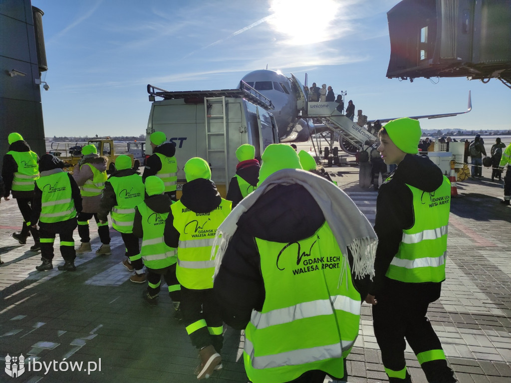 ​Nocne alarmy i służba na lotnisku. OSP hartuje młodych strażaków