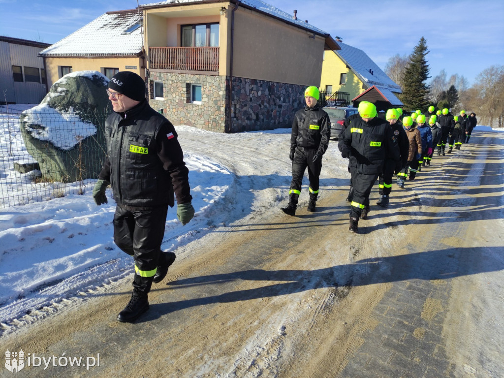 ​Nocne alarmy i służba na lotnisku. OSP hartuje młodych strażaków