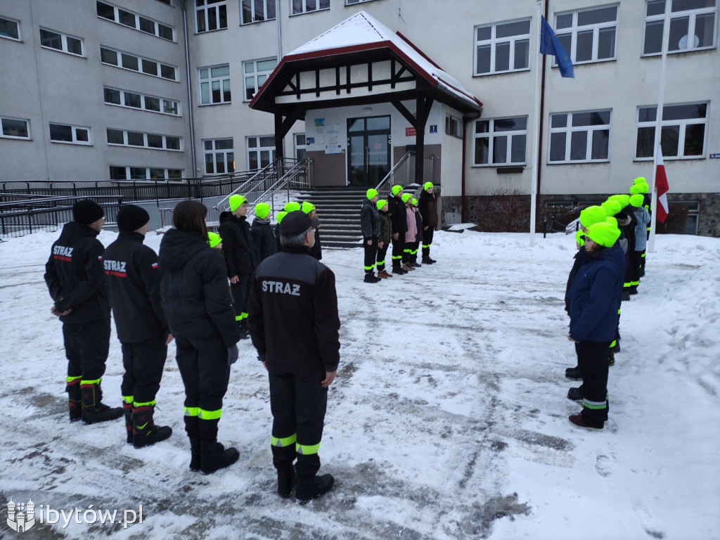​Nocne alarmy i służba na lotnisku. OSP hartuje młodych strażaków