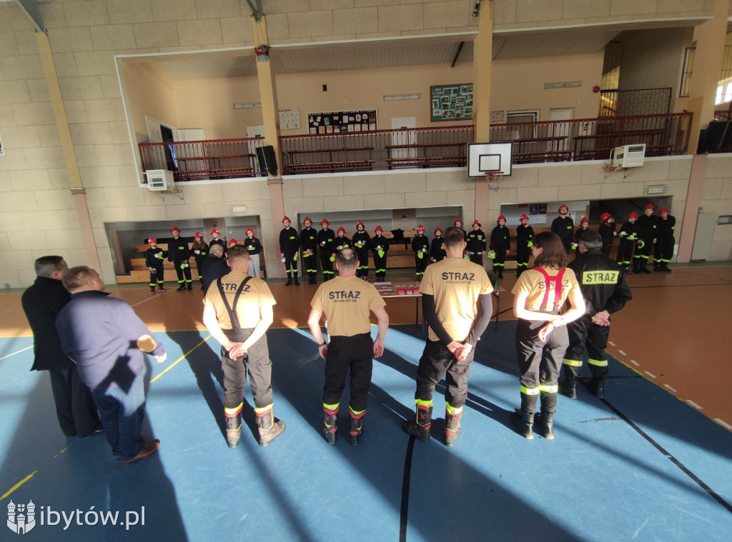 ​Nocne alarmy i służba na lotnisku. OSP hartuje młodych strażaków