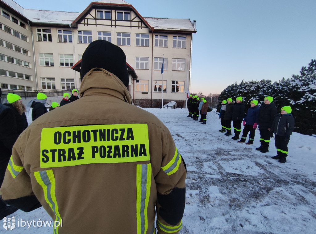 ​Nocne alarmy i służba na lotnisku. OSP hartuje młodych strażaków