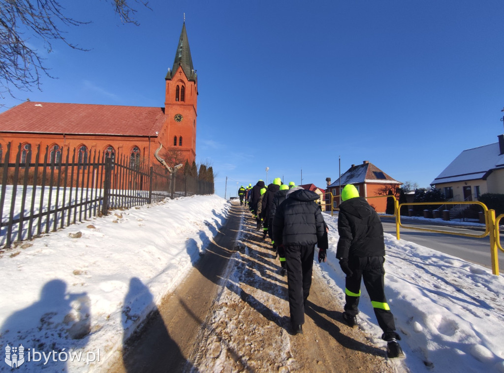 ​Nocne alarmy i służba na lotnisku. OSP hartuje młodych strażaków