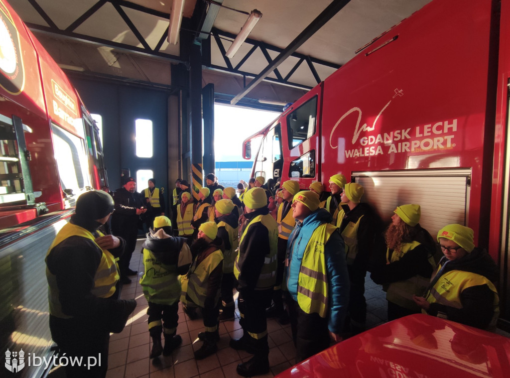 ​Nocne alarmy i służba na lotnisku. OSP hartuje młodych strażaków