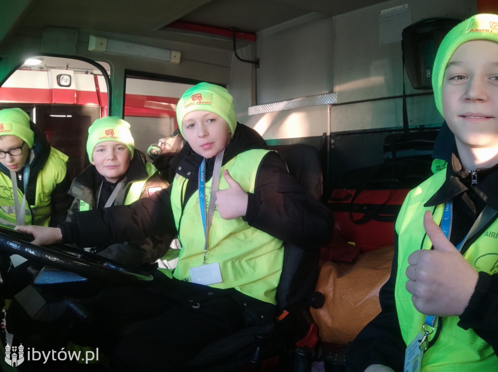 ​Nocne alarmy i służba na lotnisku. OSP hartuje młodych strażaków