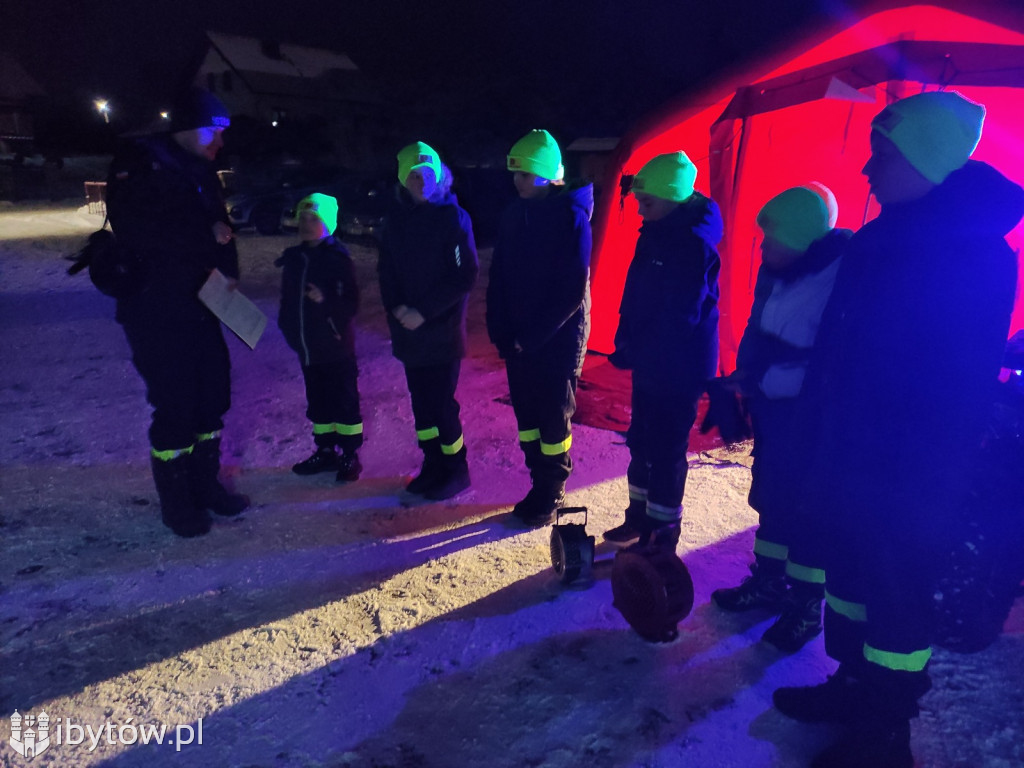 ​Nocne alarmy i służba na lotnisku. OSP hartuje młodych strażaków