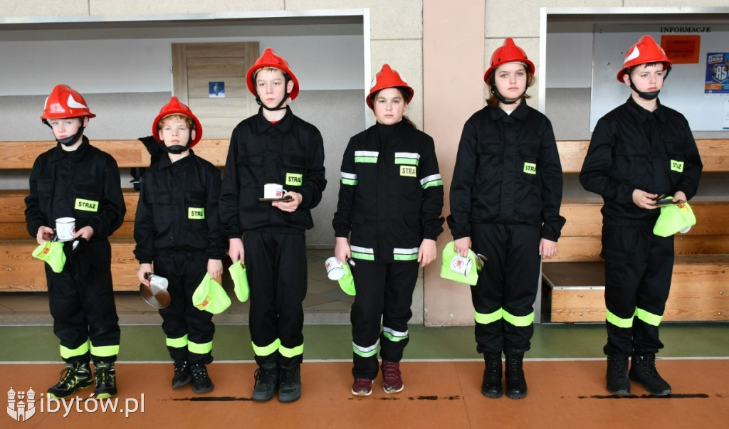 ​Nocne alarmy i służba na lotnisku. OSP hartuje młodych strażaków