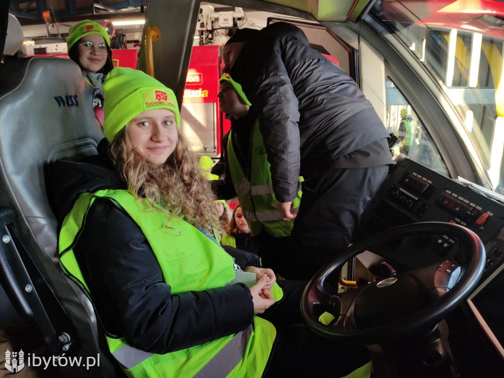 ​Nocne alarmy i służba na lotnisku. OSP hartuje młodych strażaków