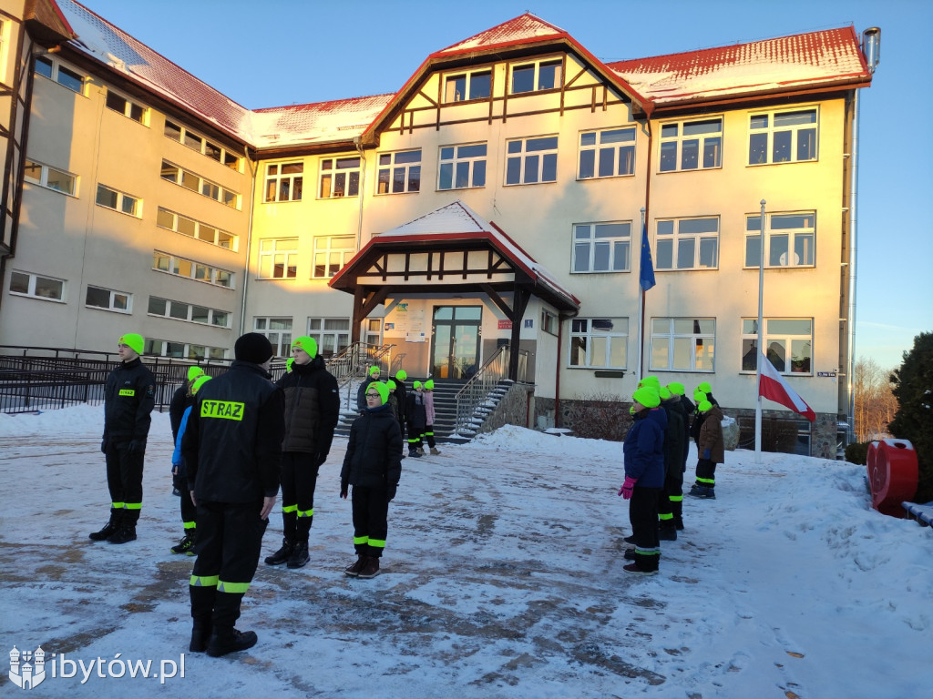 ​Nocne alarmy i służba na lotnisku. OSP hartuje młodych strażaków