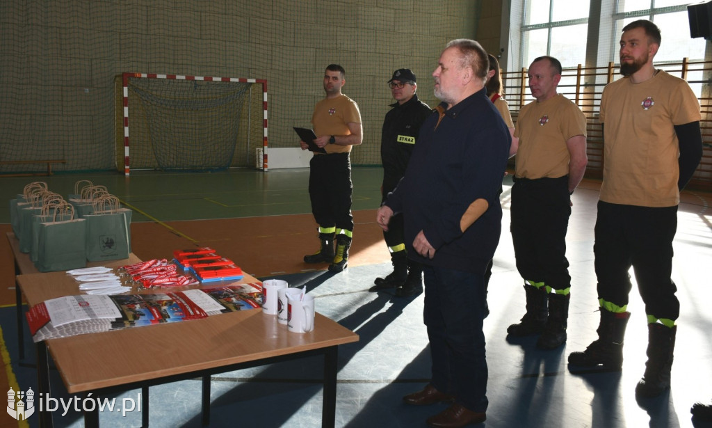 ​Nocne alarmy i służba na lotnisku. OSP hartuje młodych strażaków