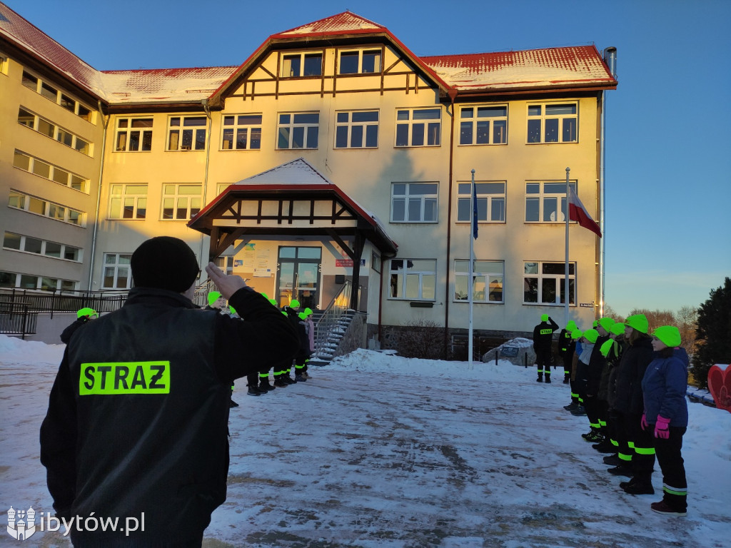 ​Nocne alarmy i służba na lotnisku. OSP hartuje młodych strażaków