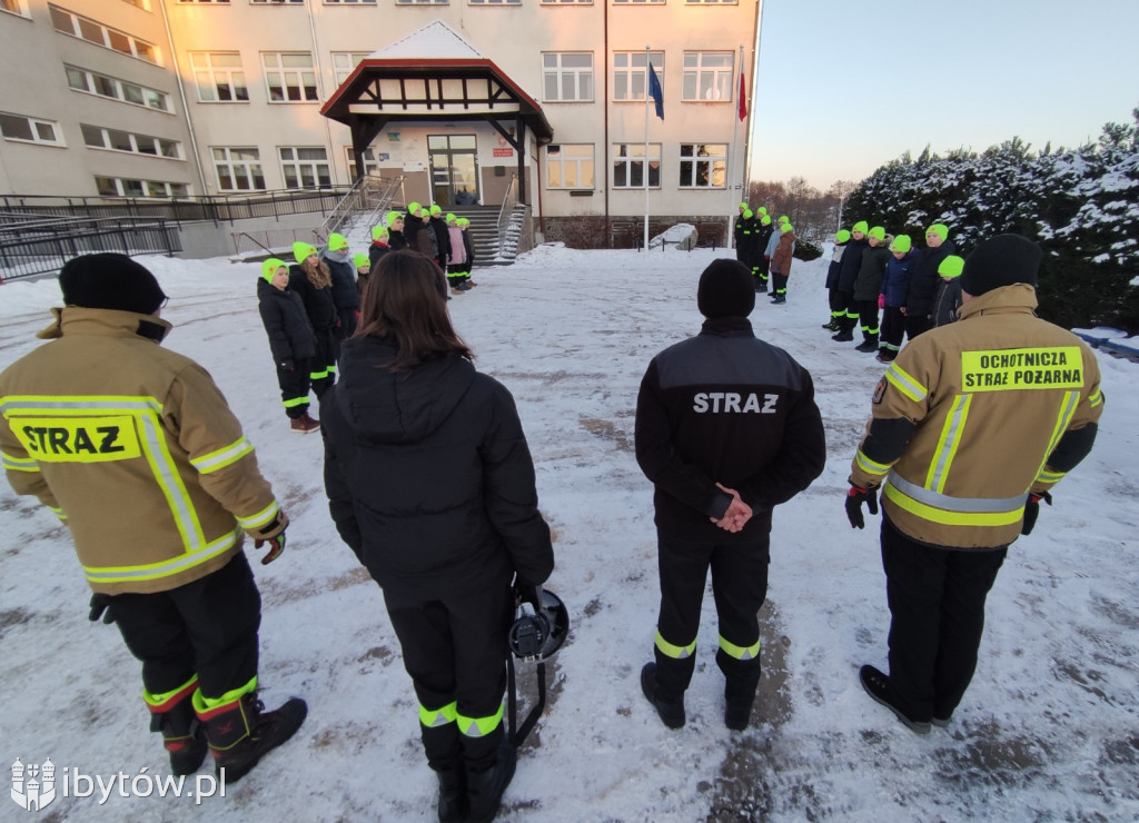 ​Nocne alarmy i służba na lotnisku. OSP hartuje młodych strażaków