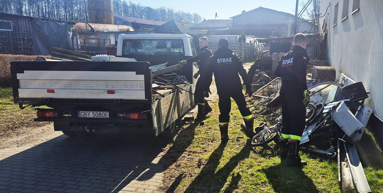 Kilka ton złomu dla młodych strażaków. Mieszkańcy nie zawiedli OSP