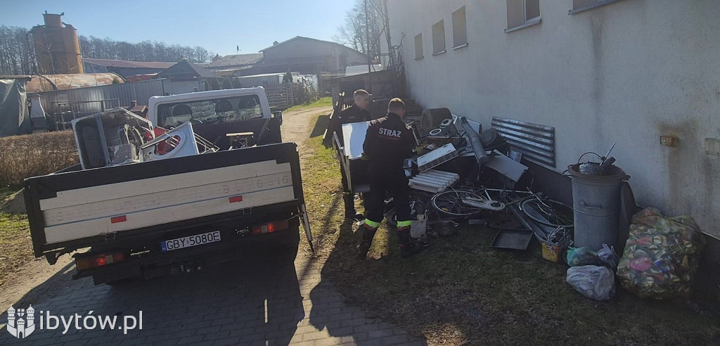 Kilka ton złomu dla młodych strażaków. Mieszkańcy nie zawiedli OSP