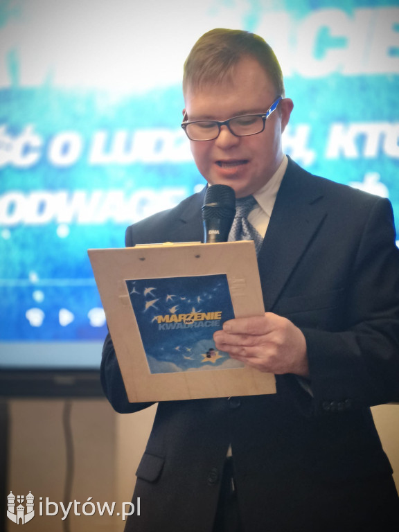 Marzenia zamknięte w kwadracie. Poruszająca wystawa uczestników WTZ