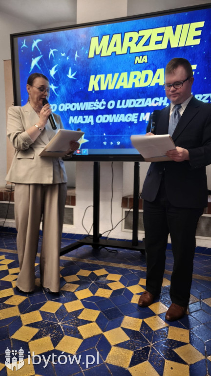 Marzenia zamknięte w kwadracie. Poruszająca wystawa uczestników WTZ