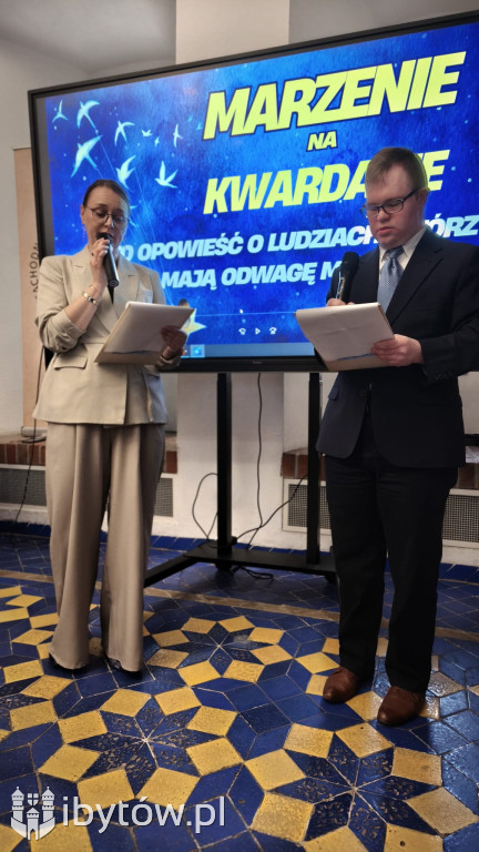 Marzenia zamknięte w kwadracie. Poruszająca wystawa uczestników WTZ