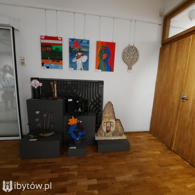 Marzenia zamknięte w kwadracie. Poruszająca wystawa uczestników WTZ