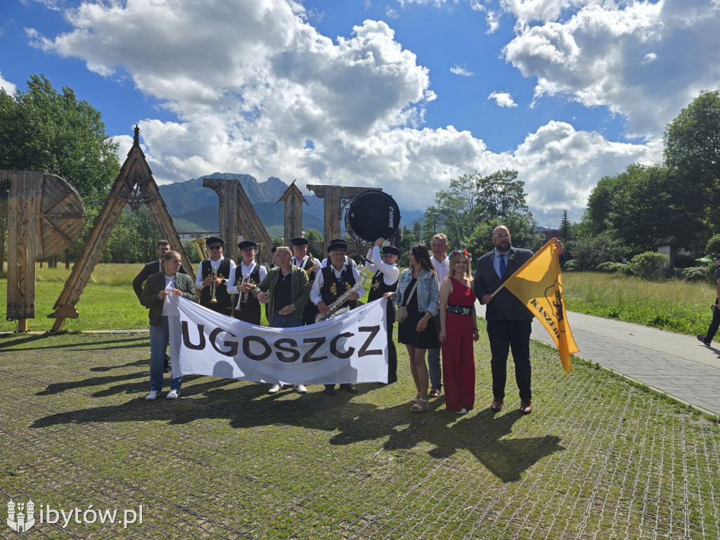 Kaszubi dotarli pod Giewont! Wielka flaga na Krokwi