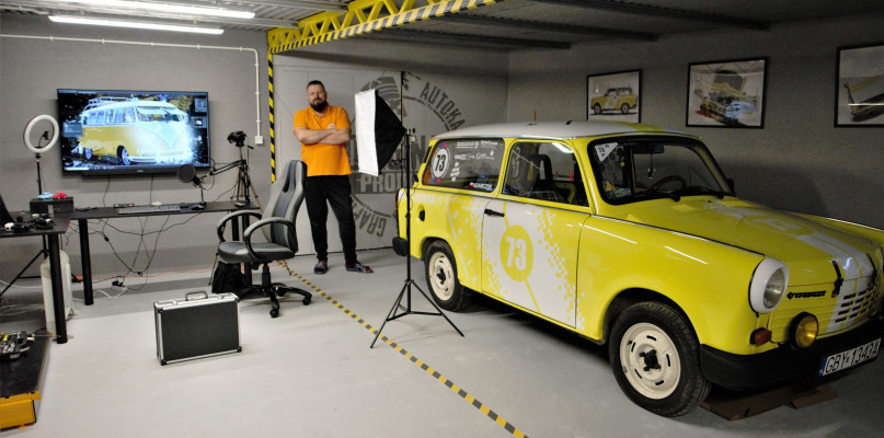 Bogdan Adamczyk jest założycielem AutoKaszuby.pl. Ostatnio otworzył własne studio