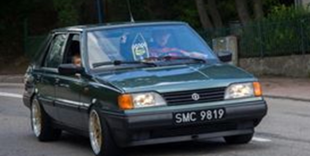 Poszukiwany Polonez uwieczniony na zdjęciu przez prowadzących profil AutoKaszuby 