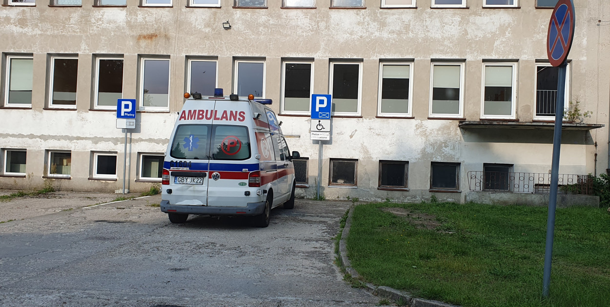 KARETKA BLOKUJE miejsce dla osób niepełnosprawnych? BMW też