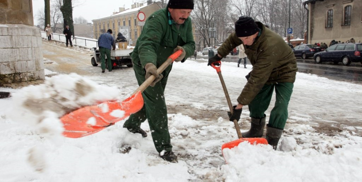 ZIMOWY zawrót GŁOWY – KOSZTY odśnieżania