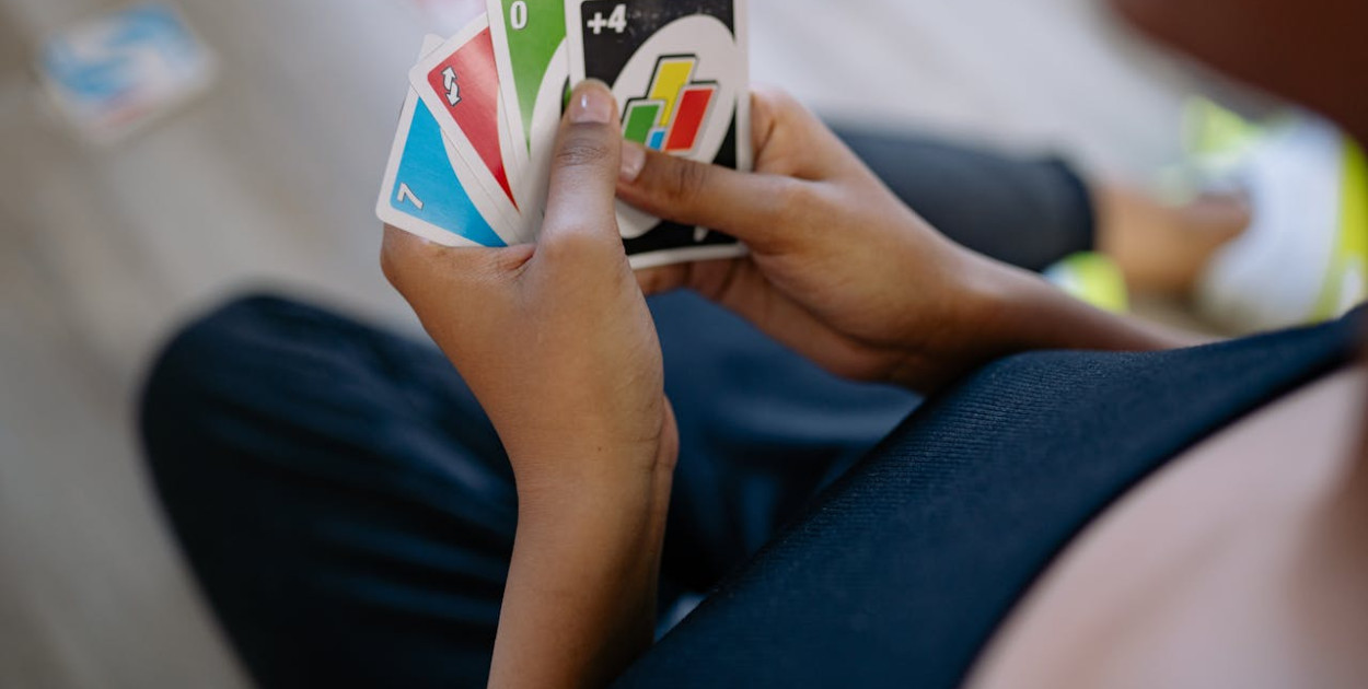 Jak grać w Uno? Poradnik dla nowicjuszy