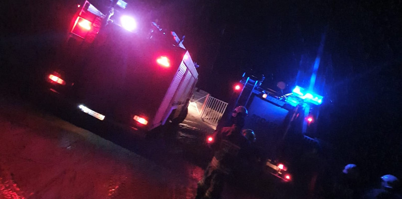 Strażacy musieli wzywać policję, aby wjechać na teren żwirowni w Kozinie