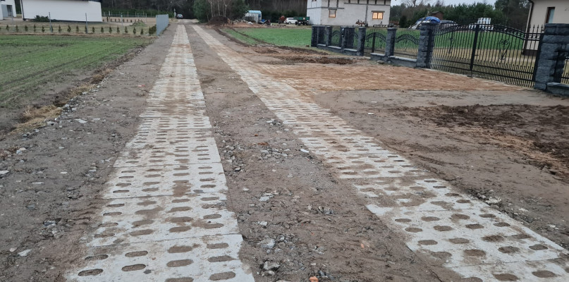 Brakujące 100 metrów nawierzchni z płyt betonowych zbudowano w sołectwie Kleszczyniec