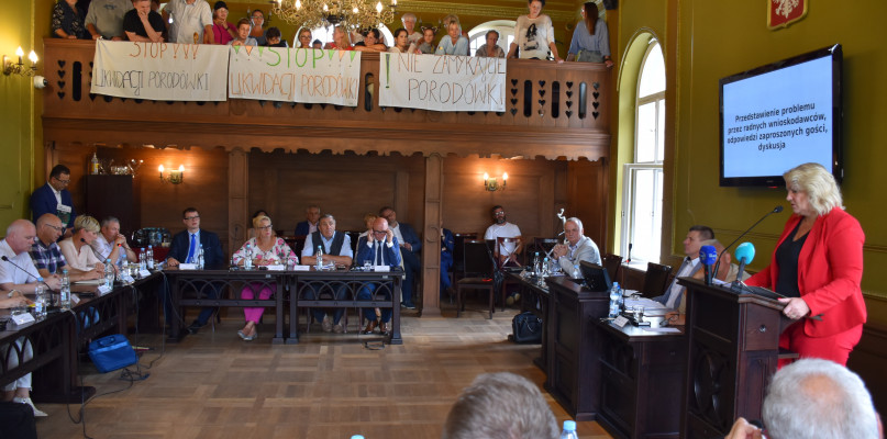 Starosta Leszek Waszkiewicz obojętnie potraktował apel Rady Miejskiej Bytowa i zgromadzonych na sesji kobiet