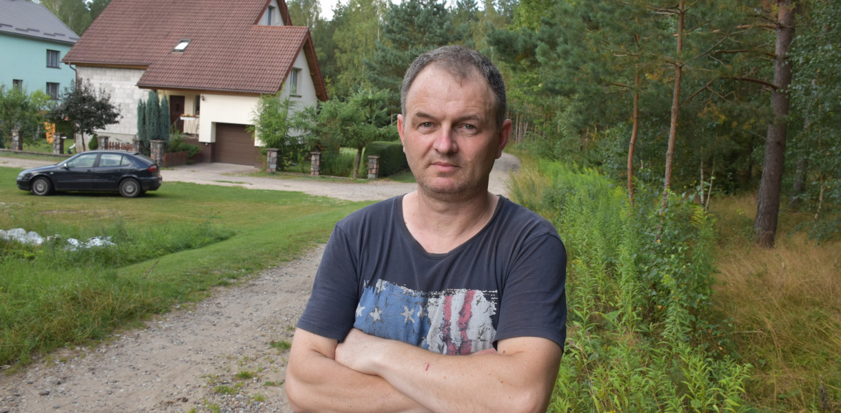 Wojciech Tarasiewicz narzeka na ciągłe zalewanie posesji 