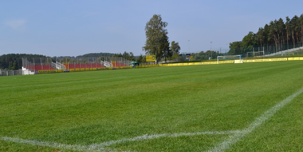 fot. basen-bytow.pl/boisko-sportowe/