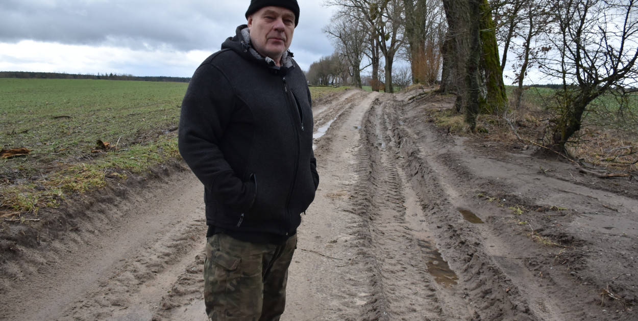 Zbigniew Świerczyński walczy o remont gruntowej drogi gminnej do Karwna