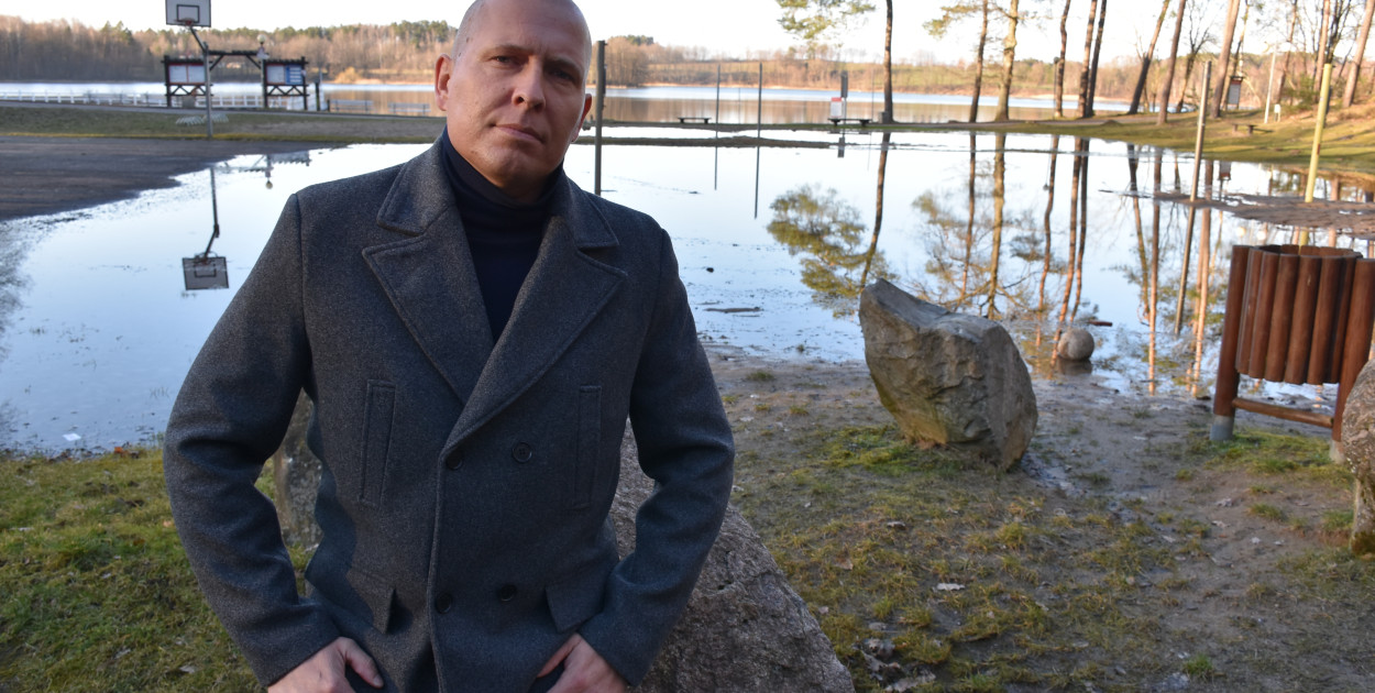 Piotr Wroński chce ożywić kąpielisko nad jeziorem Jeleń
