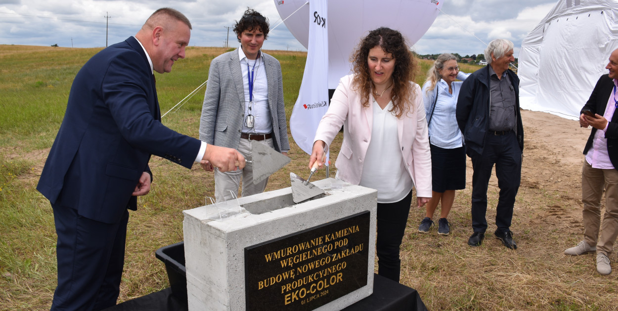 Uroczyste wmurowanie aktu erekcyjnego pod nową fabrykę Eko-Color w Udorpiu